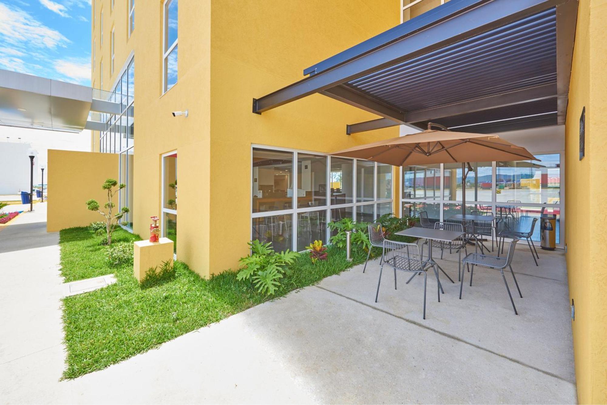 City Express By Marriott Comitan Extérieur photo