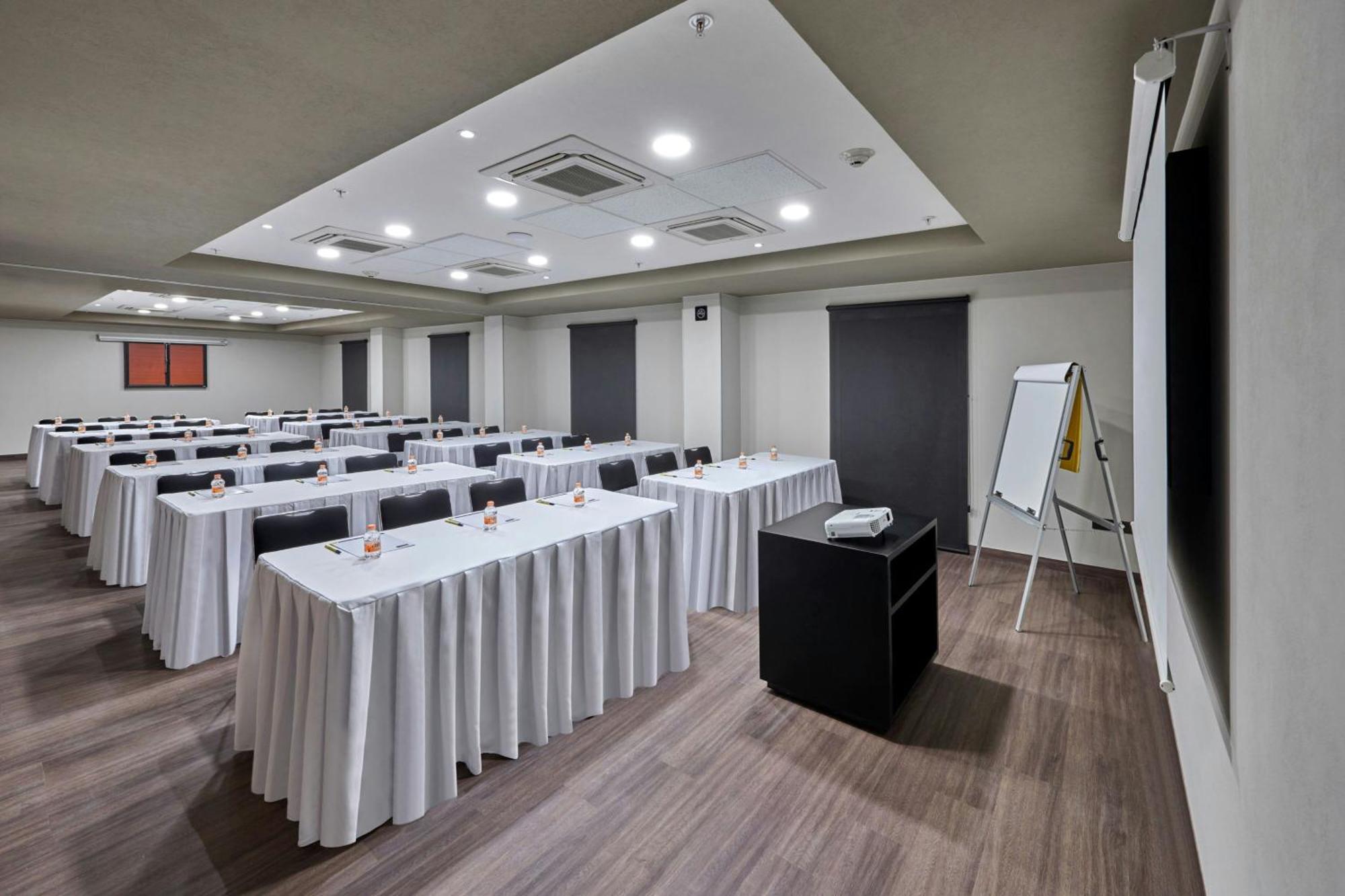 City Express By Marriott Comitan Extérieur photo