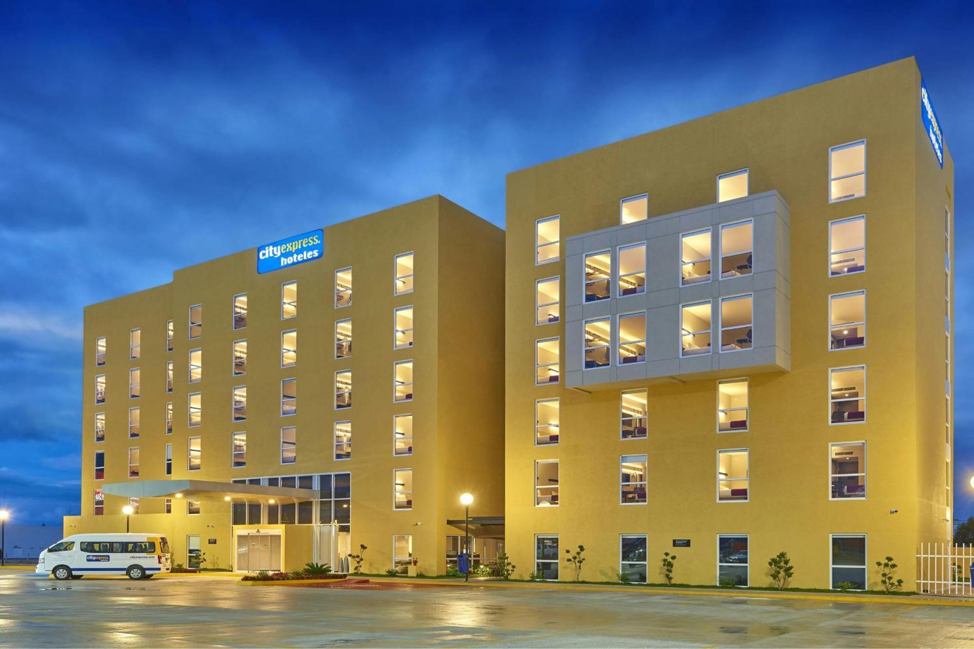 City Express By Marriott Comitan Extérieur photo